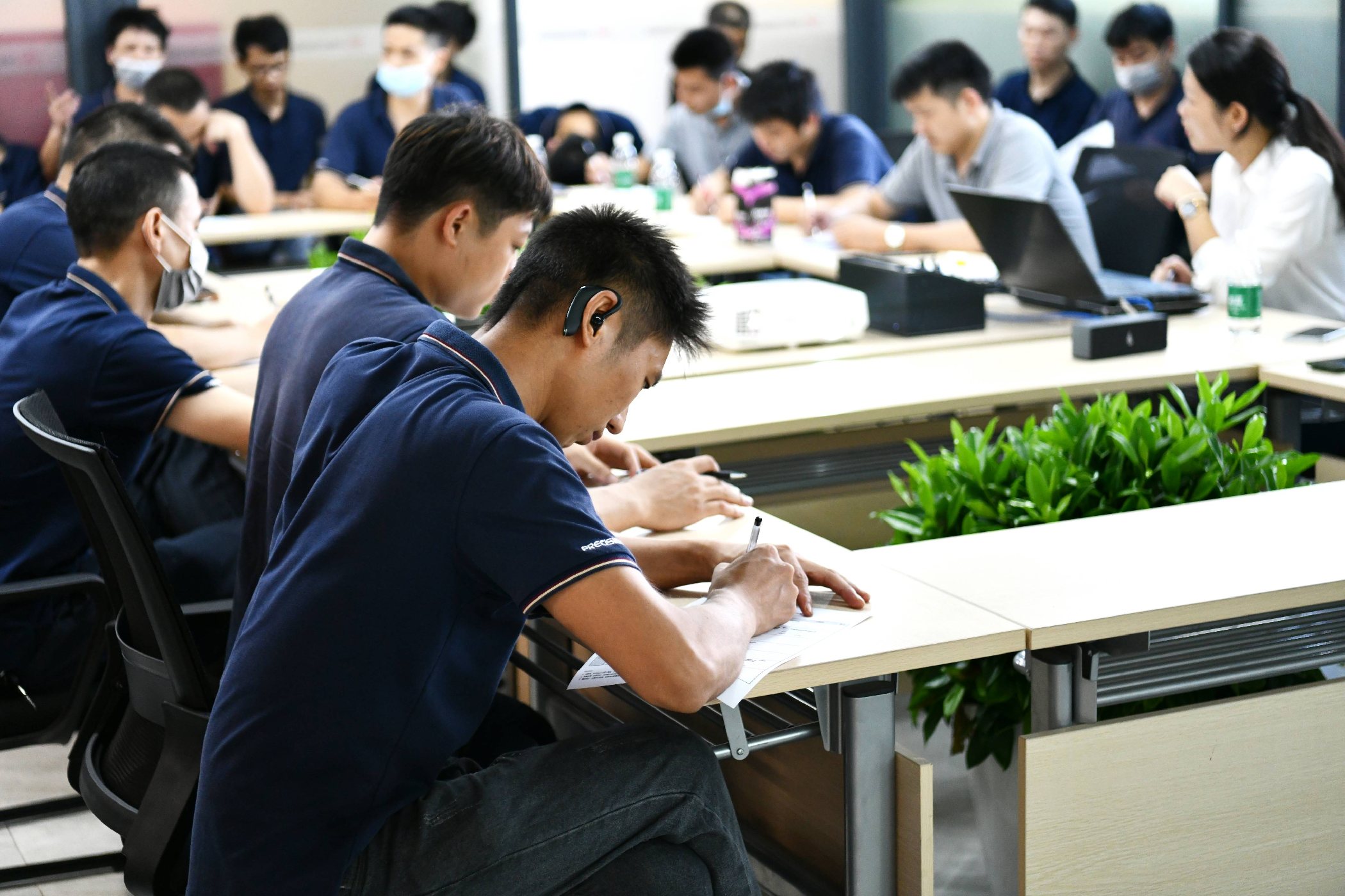 国产麻豆放荡AV剧情演绎